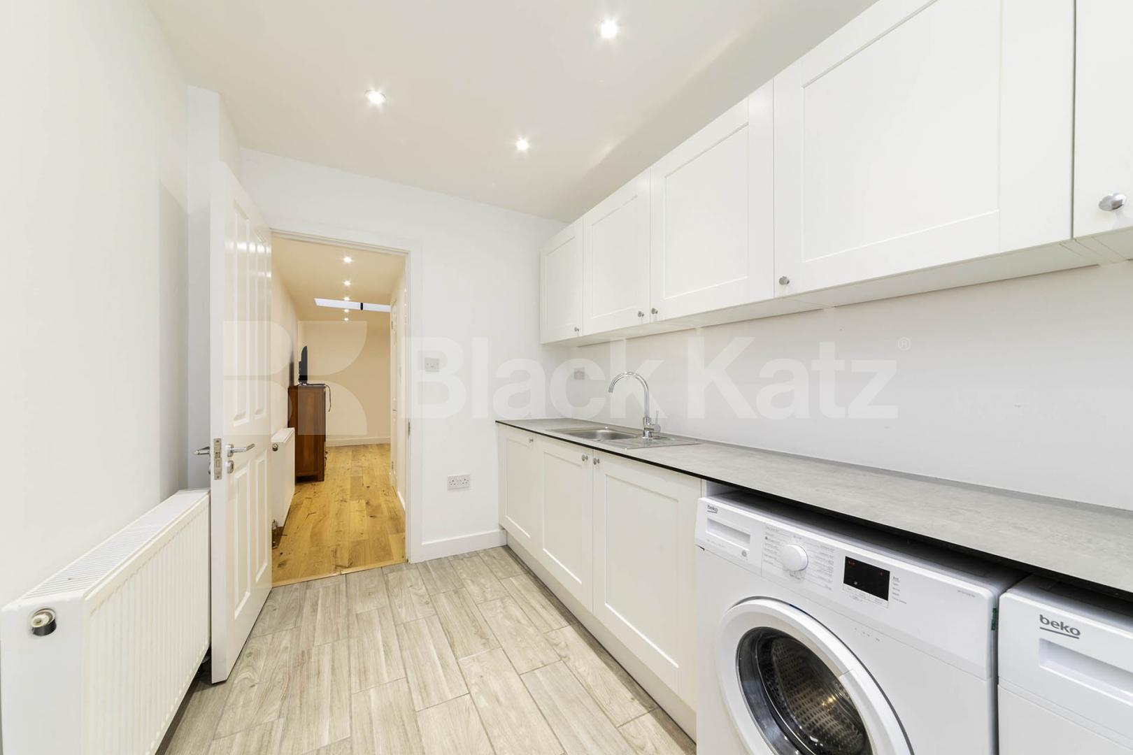 Situated in the heart of Willesden Green, NW2, this spacious four-bedroom, four-bathroom ground floor apartment offers an exceptional amount of living space and is available for immediate occupation Willesden Lane, Maygreen Court, NW2,  Maygreen Court