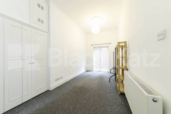 Situated in the heart of Willesden Green, NW2, this spacious four-bedroom, four-bathroom ground floor apartment offers an exceptional amount of living space and is available for immediate occupation Willesden Lane, Maygreen Court, NW2,  Maygreen Court