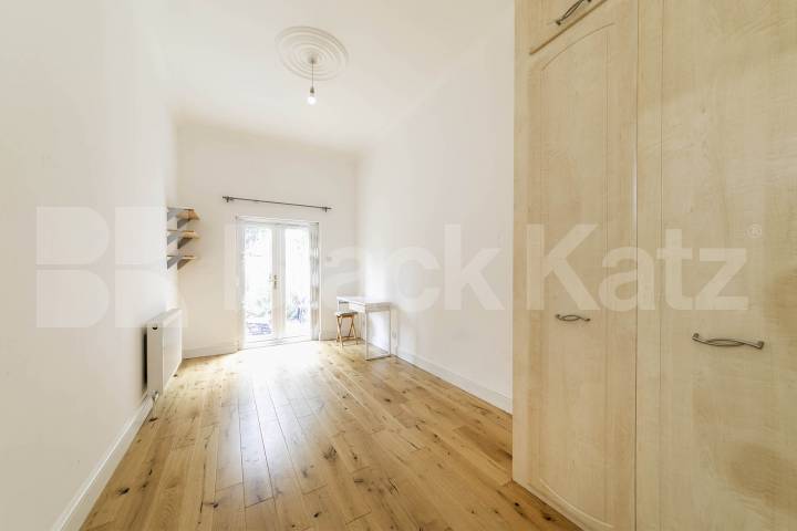 Situated in the heart of Willesden Green, NW2, this spacious four-bedroom, four-bathroom ground floor apartment offers an exceptional amount of living space and is available for immediate occupation Willesden Lane, Maygreen Court, NW2,  Maygreen Court