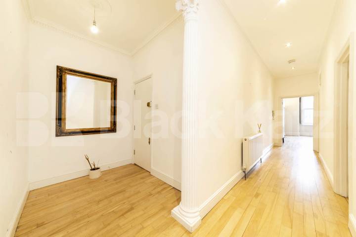 Situated in the heart of Willesden Green, NW2, this spacious four-bedroom, four-bathroom ground floor apartment offers an exceptional amount of living space and is available for immediate occupation Willesden Lane, Maygreen Court, NW2,  Maygreen Court
