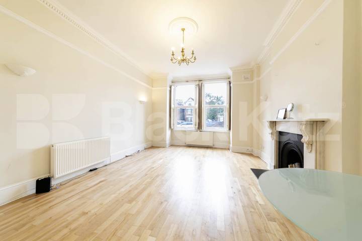 Situated in the heart of Willesden Green, NW2, this spacious four-bedroom, four-bathroom ground floor apartment offers an exceptional amount of living space and is available for immediate occupation Willesden Lane, Maygreen Court, NW2,  Maygreen Court