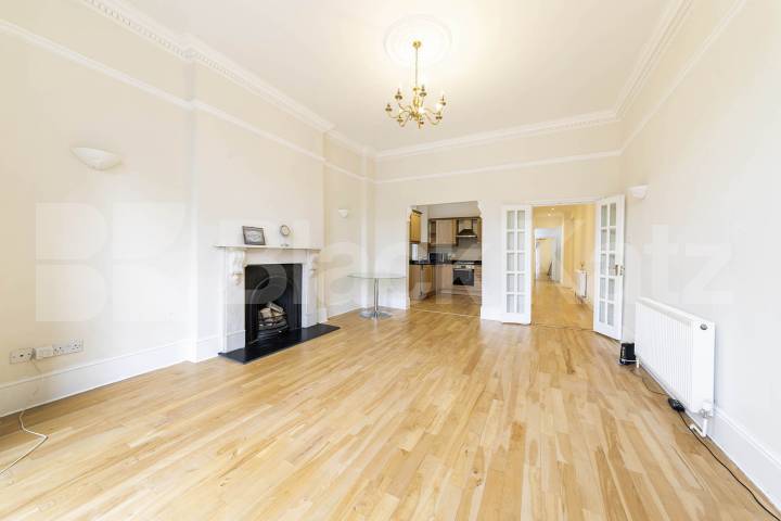Situated in the heart of Willesden Green, NW2, this spacious four-bedroom, four-bathroom ground floor apartment offers an exceptional amount of living space and is available for immediate occupation Willesden Lane, Maygreen Court, NW2,  Maygreen Court