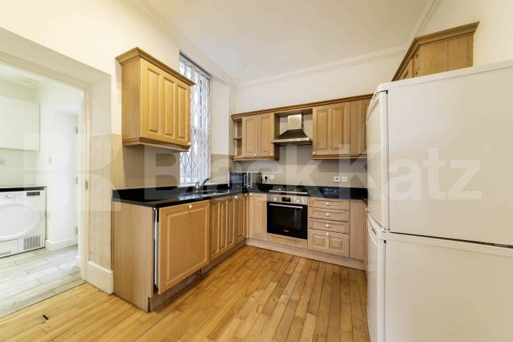 Situated in the heart of Willesden Green, NW2, this spacious four-bedroom, four-bathroom ground floor apartment offers an exceptional amount of living space and is available for immediate occupation Willesden Lane, Maygreen Court, NW2,  Maygreen Court