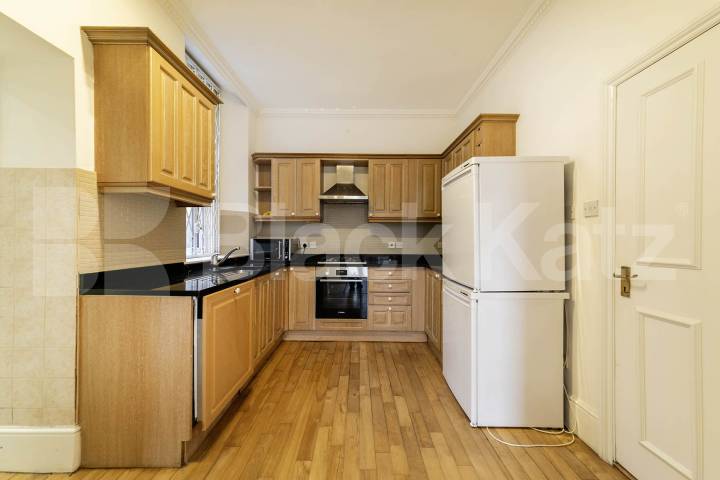 Situated in the heart of Willesden Green, NW2, this spacious four-bedroom, four-bathroom ground floor apartment offers an exceptional amount of living space and is available for immediate occupation Willesden Lane, Maygreen Court, NW2,  Maygreen Court