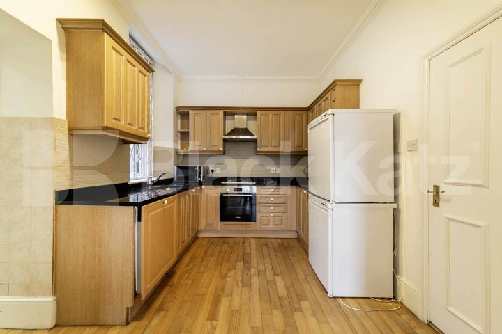 Situated in the heart of Willesden Green, NW2, this spacious four-bedroom, four-bathroom ground floor apartment offers an exceptional amount of living space and is available for immediate occupation Willesden Lane, Maygreen Court, NW2,  Maygreen Court