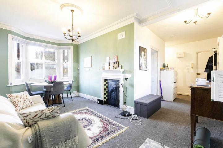 			2 Bedroom, 1 bath, 1 reception 			 Stanlake Road, Swindon House, W12,  Swindon House
