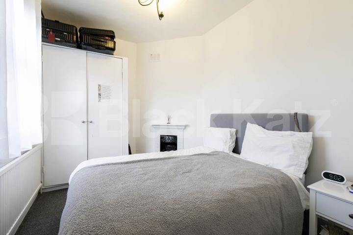 			2 Bedroom, 1 bath, 1 reception 			 Stanlake Road, Swindon House, W12,  Swindon House