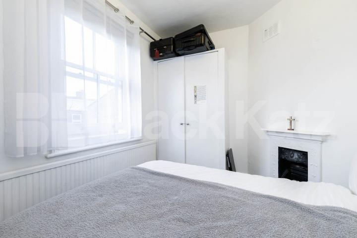 			2 Bedroom, 1 bath, 1 reception 			 Stanlake Road, Swindon House, W12,  Swindon House