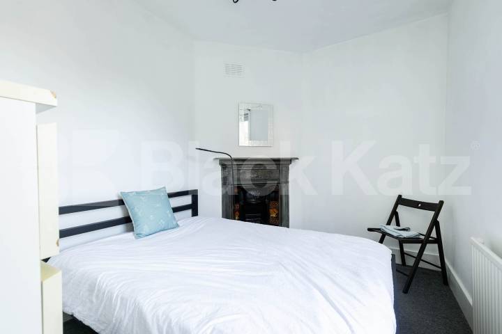 			2 Bedroom, 1 bath, 1 reception 			 Stanlake Road,  Swindon House  W12