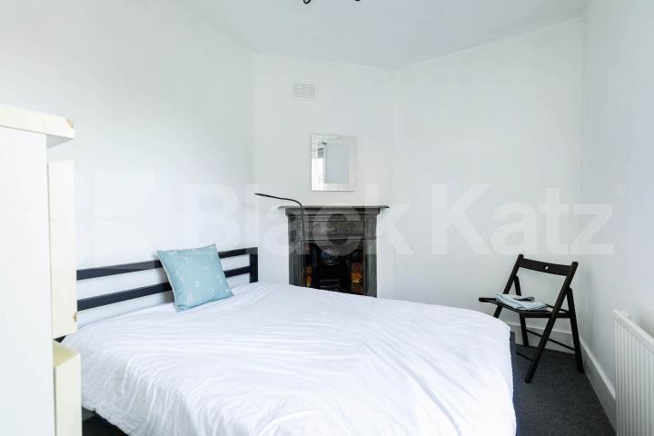 			2 Bedroom, 1 bath, 1 reception 			 Stanlake Road, Swindon House, W12,  Swindon House