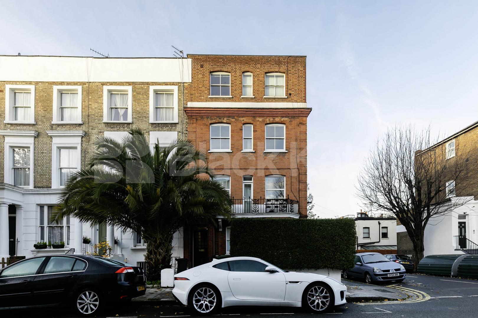 			2 Bedroom, 1 bath, 1 reception 			 Stanlake Road,  Swindon House  W12