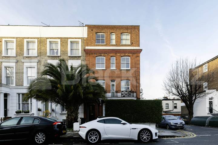 			2 Bedroom, 1 bath, 1 reception 			 Stanlake Road,  Swindon House  W12