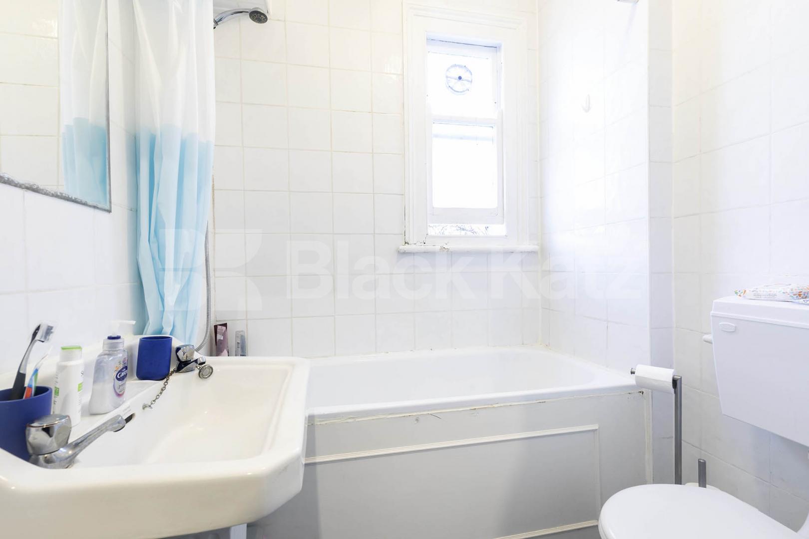 			2 Bedroom, 1 bath, 1 reception 			 Stanlake Road,  Swindon House  W12