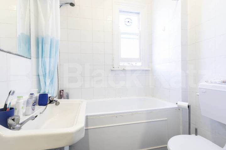 			2 Bedroom, 1 bath, 1 reception 			 Stanlake Road,  Swindon House  W12