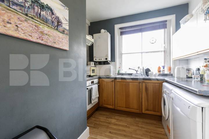 			2 Bedroom, 1 bath, 1 reception 			 Stanlake Road,  Swindon House  W12