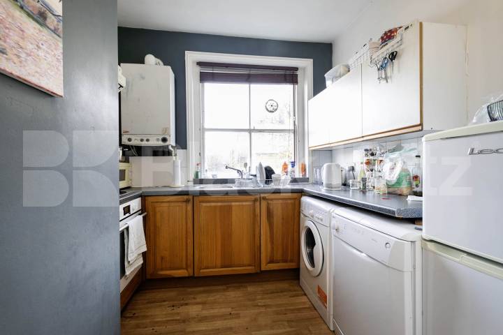 			2 Bedroom, 1 bath, 1 reception 			 Stanlake Road,  Swindon House  W12