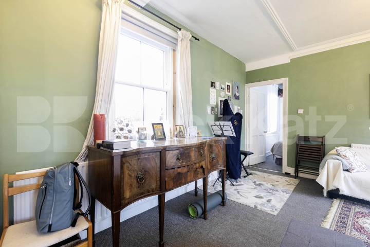 			2 Bedroom, 1 bath, 1 reception 			 Stanlake Road,  Swindon House  W12