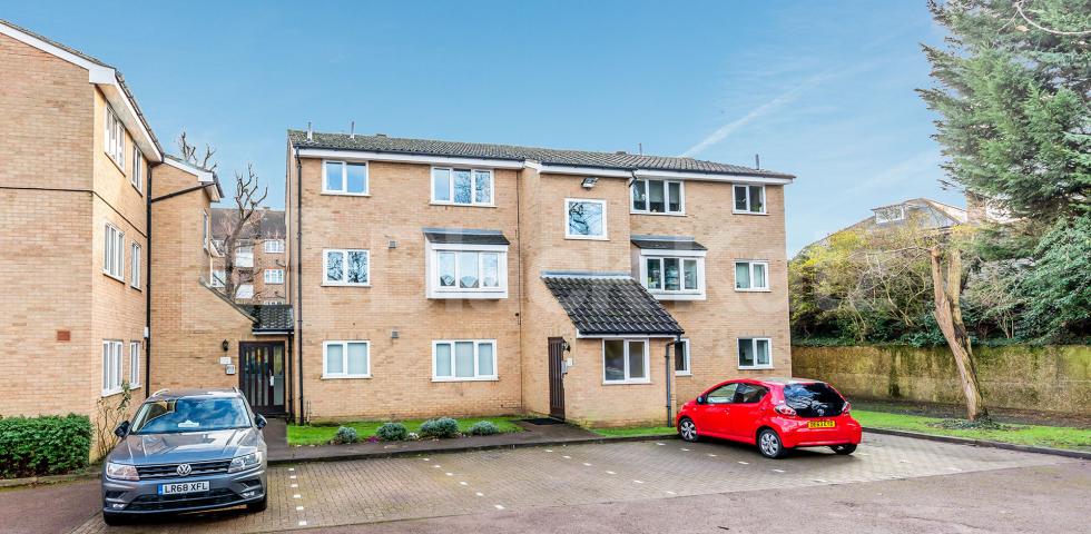 Studio Apartment Flat to rent in Cambridge Gardens ...