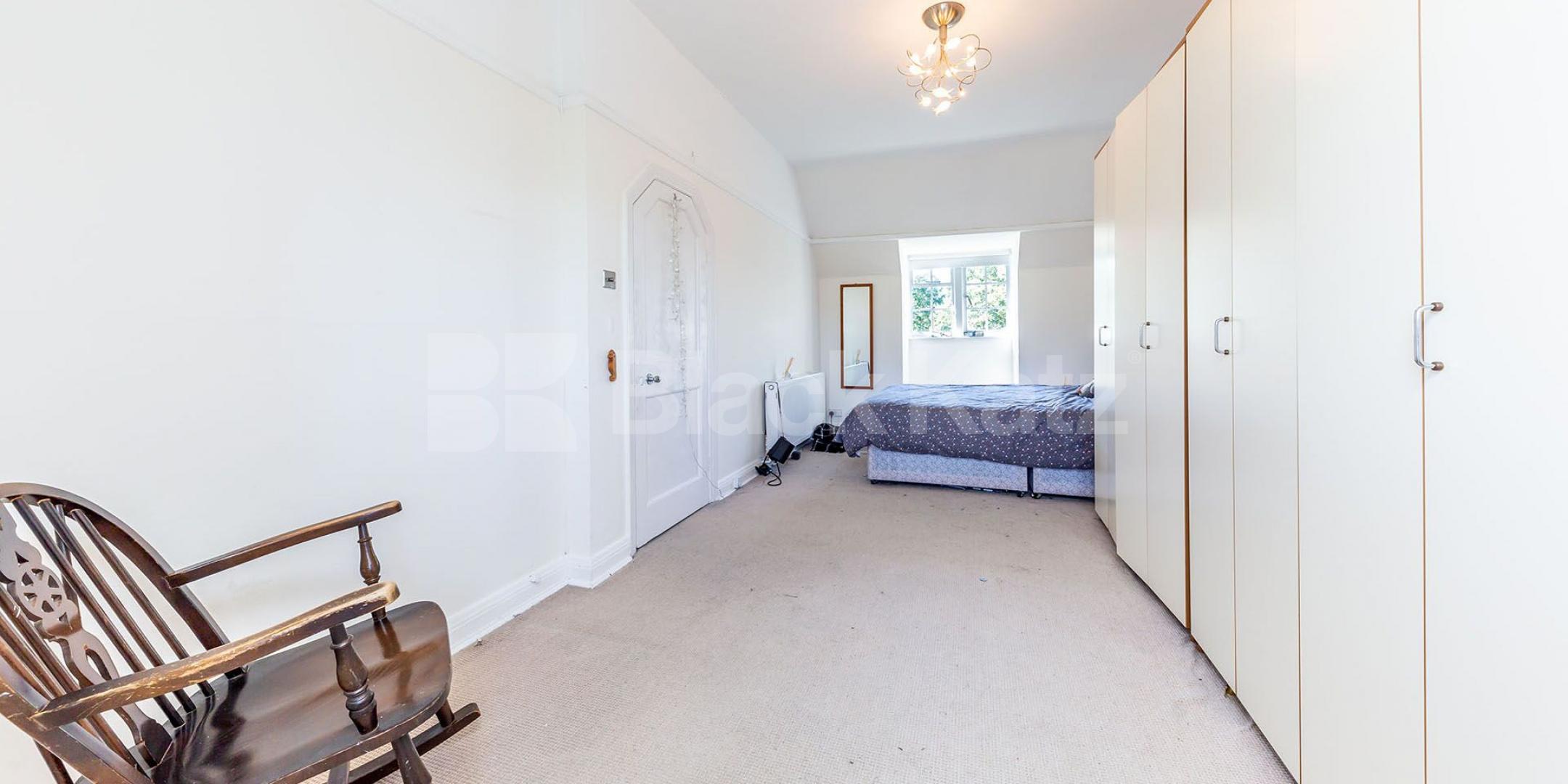 			3 Bedroom, 1 bath, 1 reception Flat			 Lyttelton Road, EAST FINCHLEY
