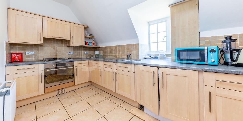			3 Bedroom, 1 bath, 1 reception Flat			 Lyttelton Road, EAST FINCHLEY