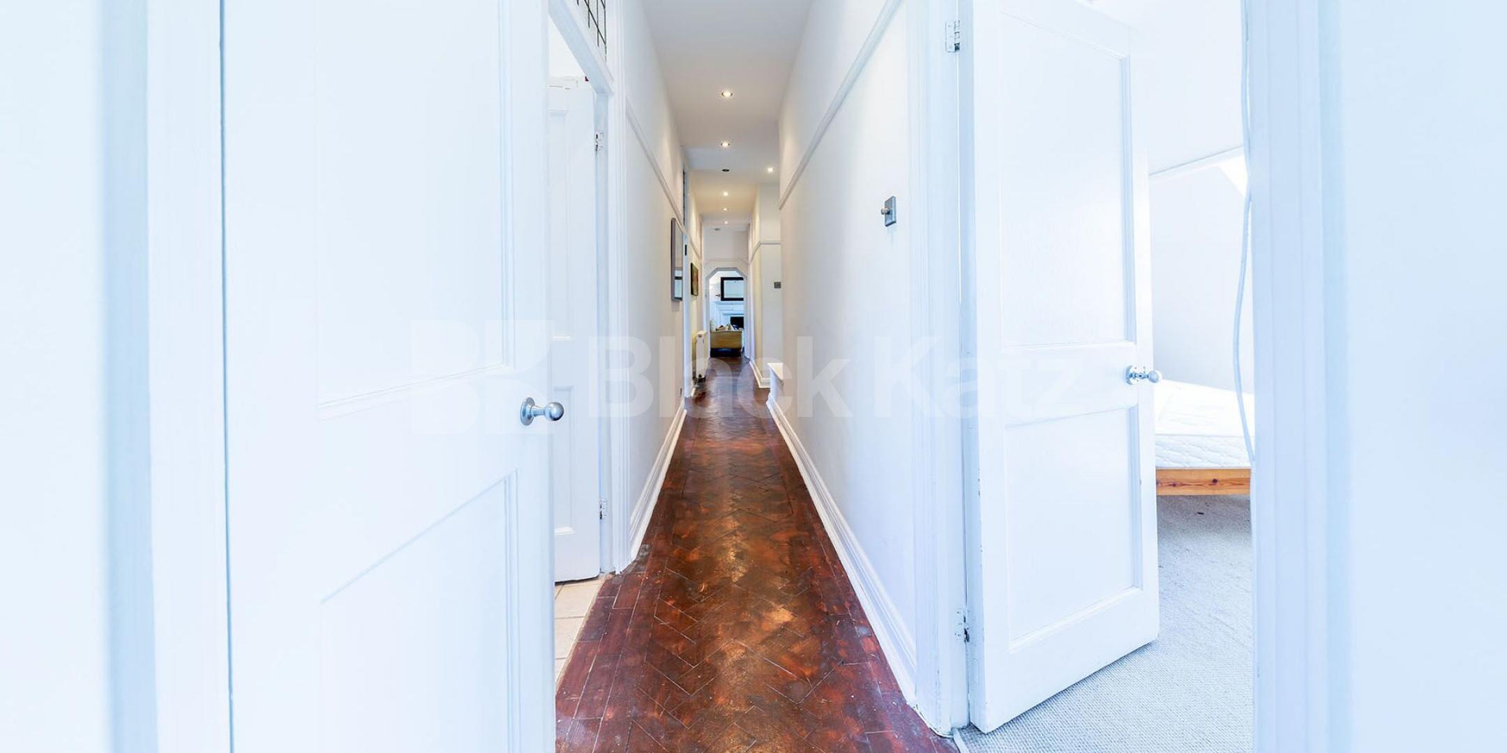 			3 Bedroom, 1 bath, 1 reception Flat			 Lyttelton Road, EAST FINCHLEY