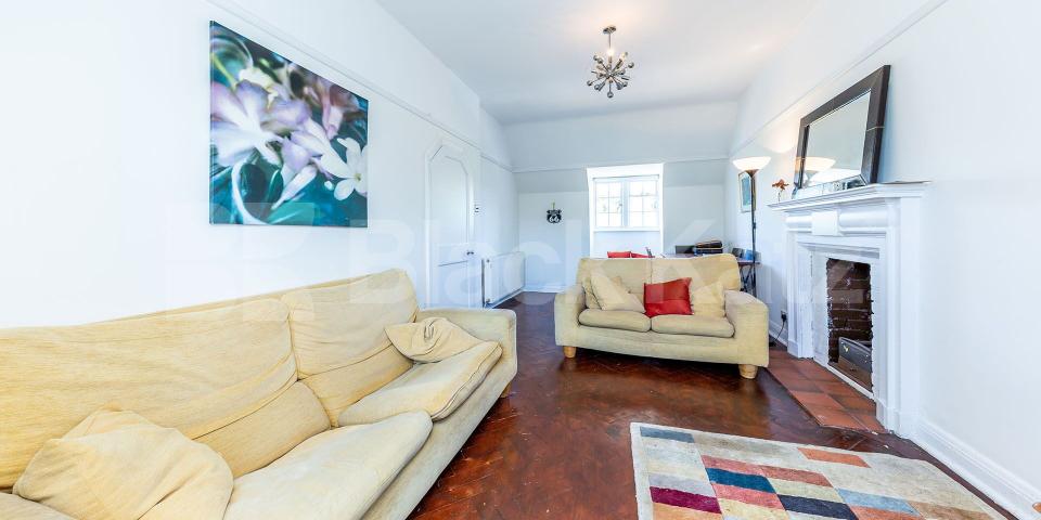			3 Bedroom, 1 bath, 1 reception Flat			 Lyttelton Road, EAST FINCHLEY