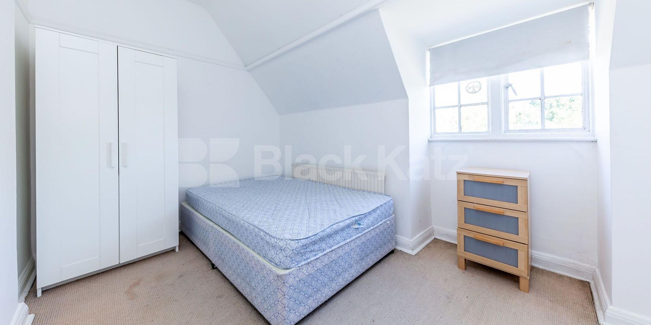 			3 Bedroom, 1 bath, 1 reception Flat			 Lyttelton Road, EAST FINCHLEY