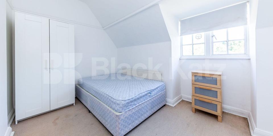 			3 Bedroom, 1 bath, 1 reception Flat			 Lyttelton Road, EAST FINCHLEY