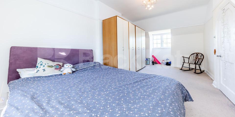 			3 Bedroom, 1 bath, 1 reception Flat			 Lyttelton Road, EAST FINCHLEY