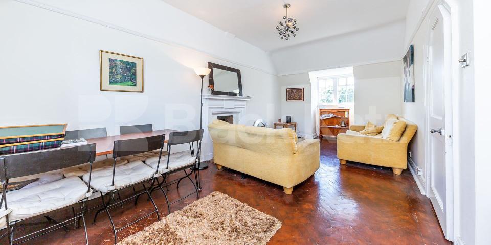 			3 Bedroom, 1 bath, 1 reception Flat			 Lyttelton Road, EAST FINCHLEY
