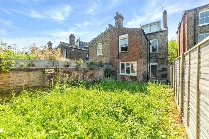 Spacious 3 bedroom garden property located near Archway tube station Fairbridge Road, Archway