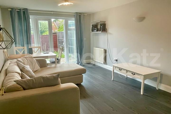 Spacious 1 bedroom flat with wood floors allocated parking & sole use of garden Cedar Heights, Cedar Road , Bushey, Watford