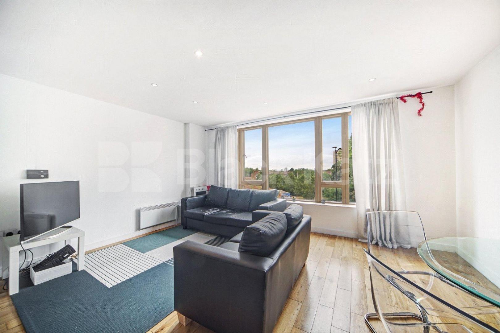 Modern 2 bed 2 bath property within a secure new development  York Way, Holloway 