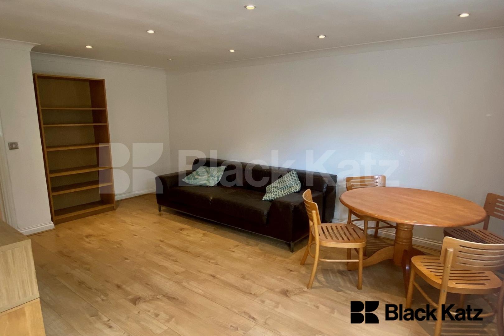 Bright and spacious two bedroom, two bathroom apartment in a gated development Blackburn Court. Bascombe Street, Brixton/Tulse Hill