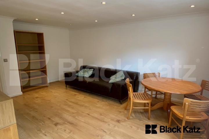 Bright and spacious two bedroom, two bathroom apartment in a gated development Blackburn Court. Bascombe Street, Brixton/Tulse Hill
