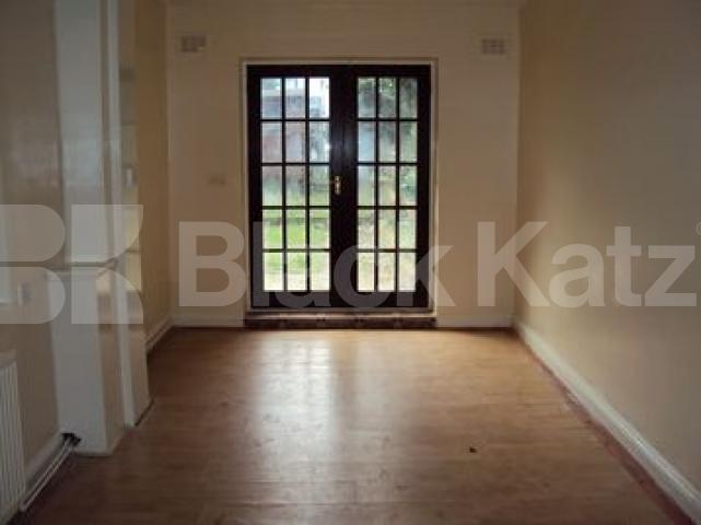 			Available now, MUST SEE!!!, 4 Bedroom, 1 bath, 1 reception House			 Chippendale Street, Hackney/Dalston