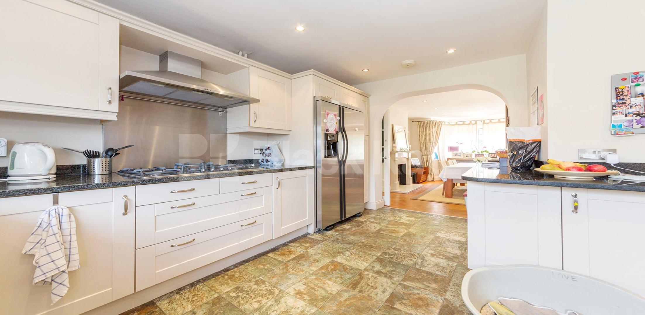 Beautiful family home situated in an amazing residential location  Brim Hill, Hampstead Garden Suburbs