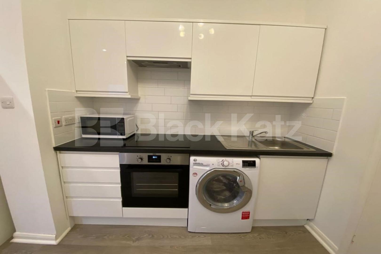 Spacious studio complete to a modern standard Woodside Road, Wood Green