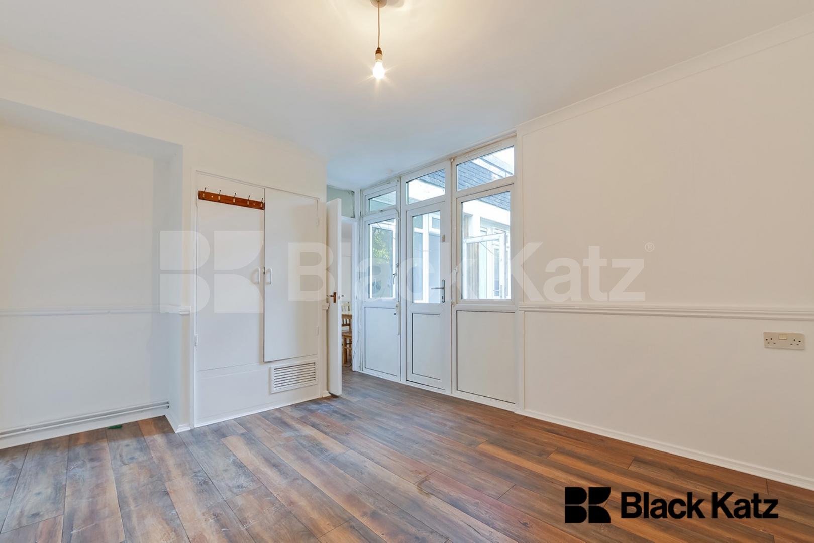 Duplex apartment with charming patio garden  John Ruskin Street , Oval/Camberwell 