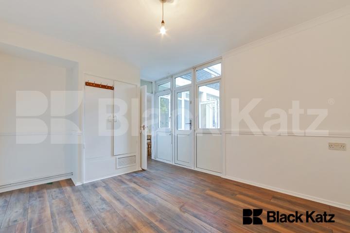 Duplex apartment with charming patio garden  John Ruskin Street , Oval/Camberwell 