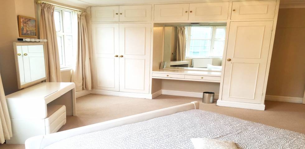 			2 Bedroom, 1 bath, 1 reception Flat			 College Crescent, SWISS COTTAGE