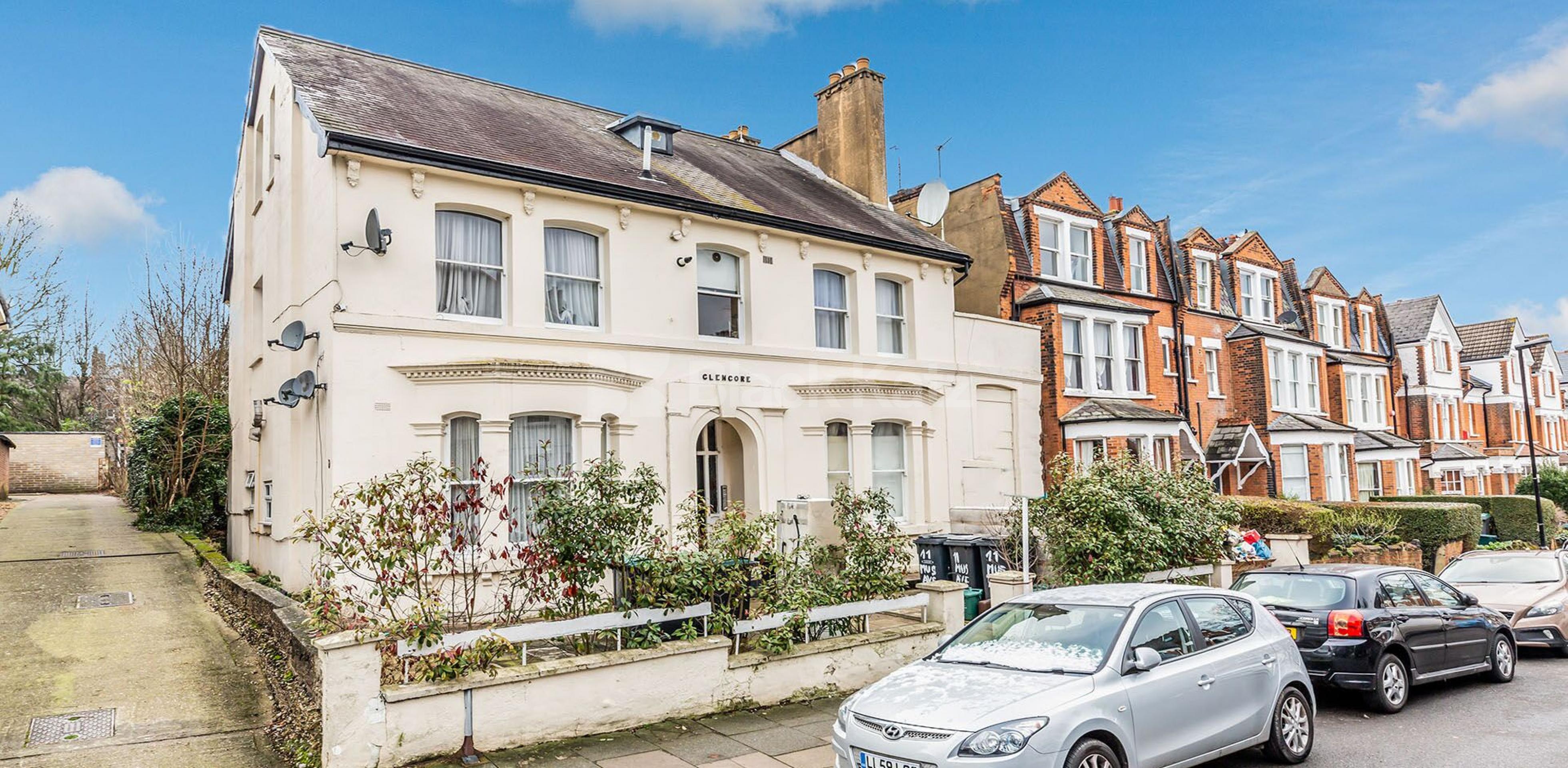 			3 Bedroom, 1 bath, 1 reception Flat			 Muswell Avenue, Muswell Hill N10