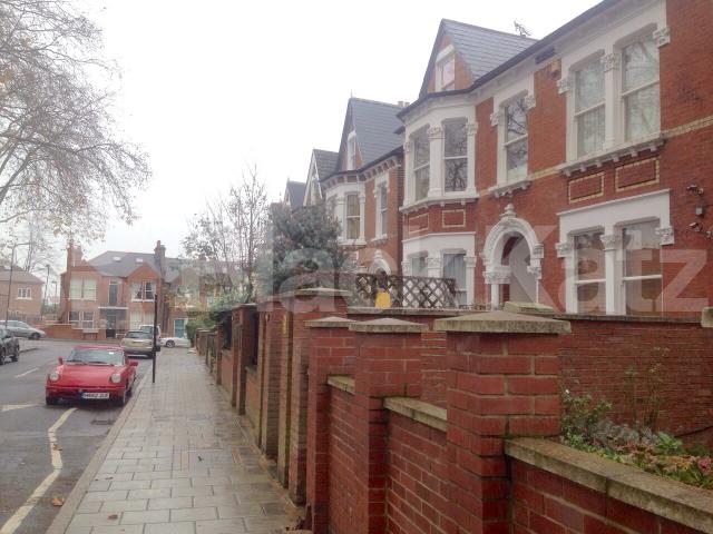 			UNDER OFFER, 2 Bedroom, 1 bath, 1 reception Apartment			 Mount Nod Road, Streatham Hill