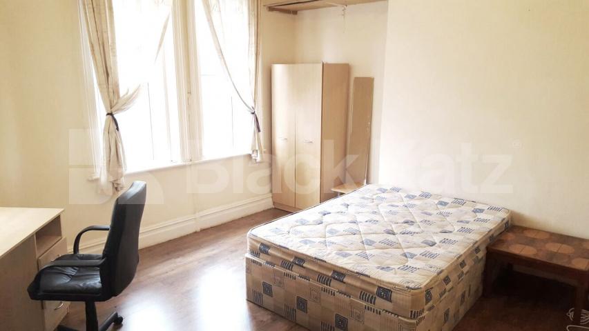 			NEW INSTRUCTION, Studio Apartment, 1 bath, 1 reception Studio			 Goldhawk Road, Shepherds Bush