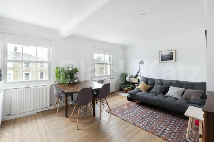Modern one bed set on the 2nd floor of a period house mins to Camden Agar Grove, Camden