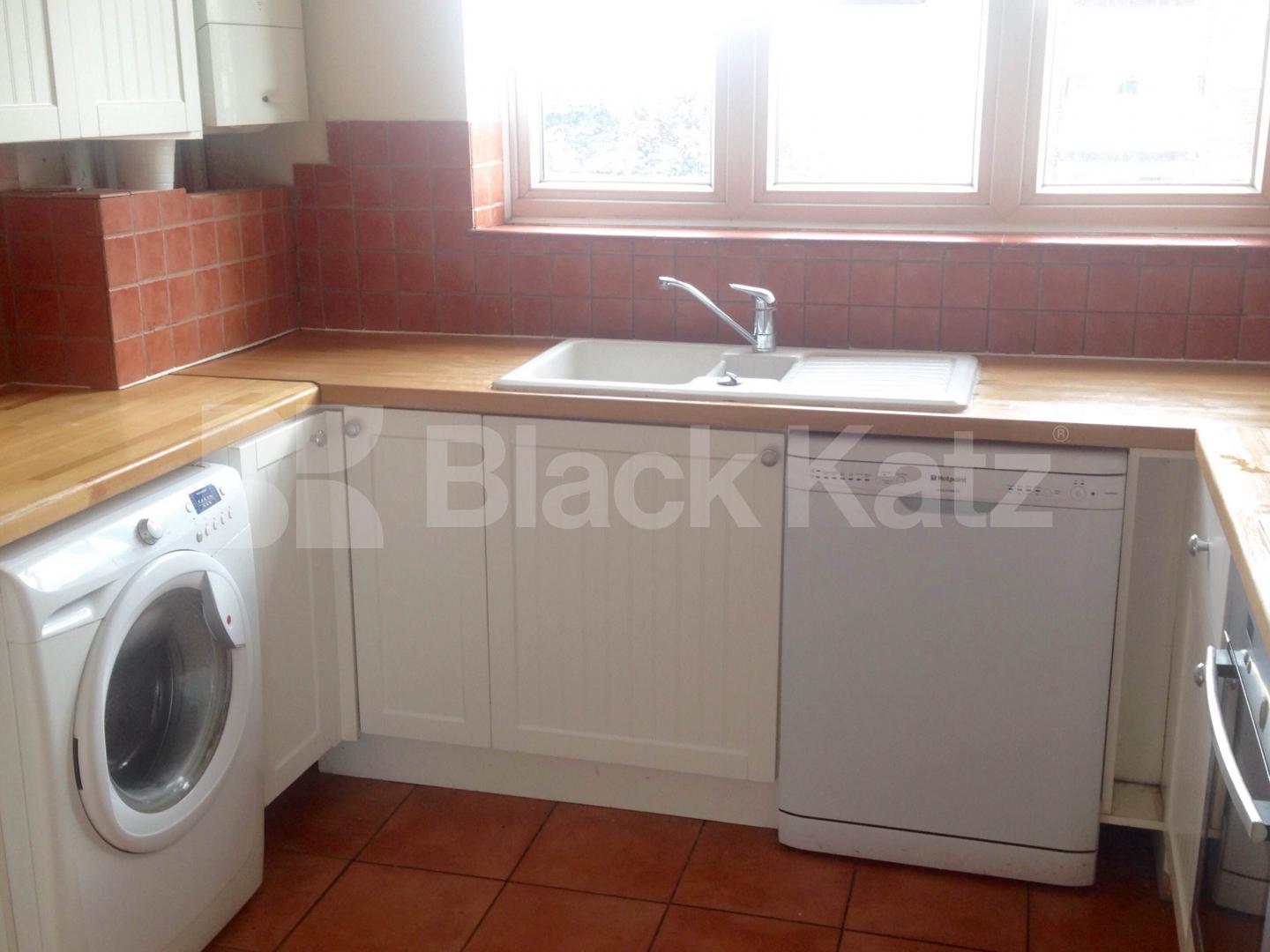 			NEW INSTRUCTION , 3 Bedroom, 1 bath, 1 reception Apartment			 Peter House. Wyvill Road , Vauxhall