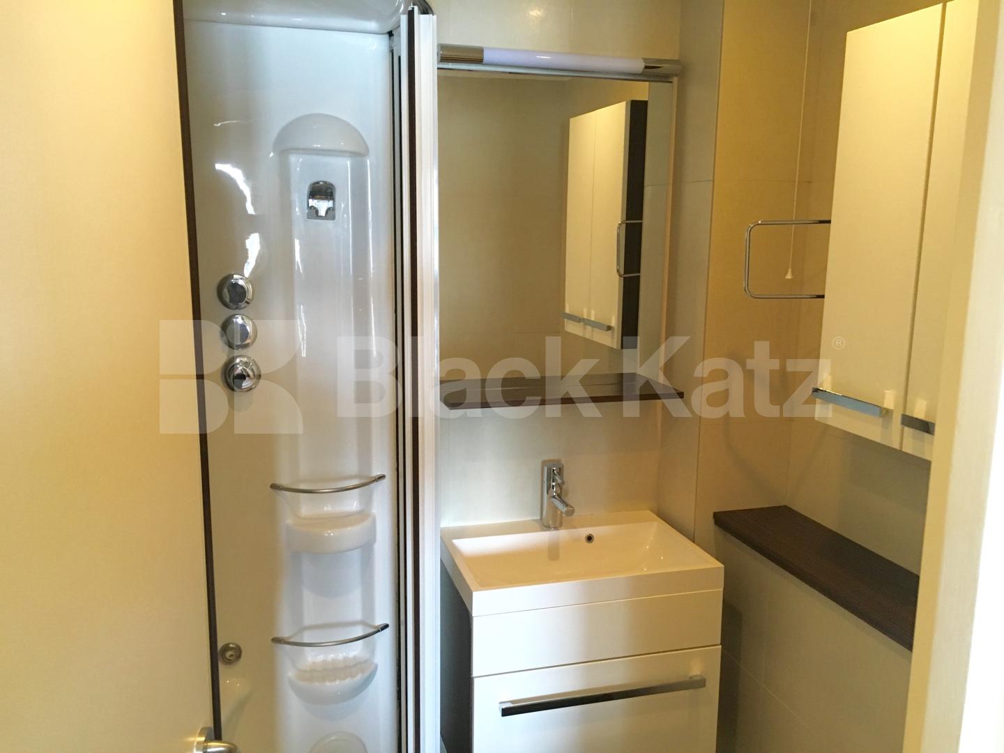 			UNDER OFFER , 3 Bedroom, 1 bath, 1 reception Apartment			 Bellamys Court. Abbotshade Road , Rotherhithe