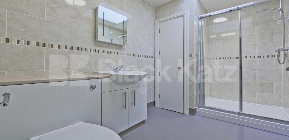 			NEW INSTRUCTION, 2 Bedroom, 1 bath, 1 reception Apartment			 Metro Apartments Lewisham High Street , Lewisham 