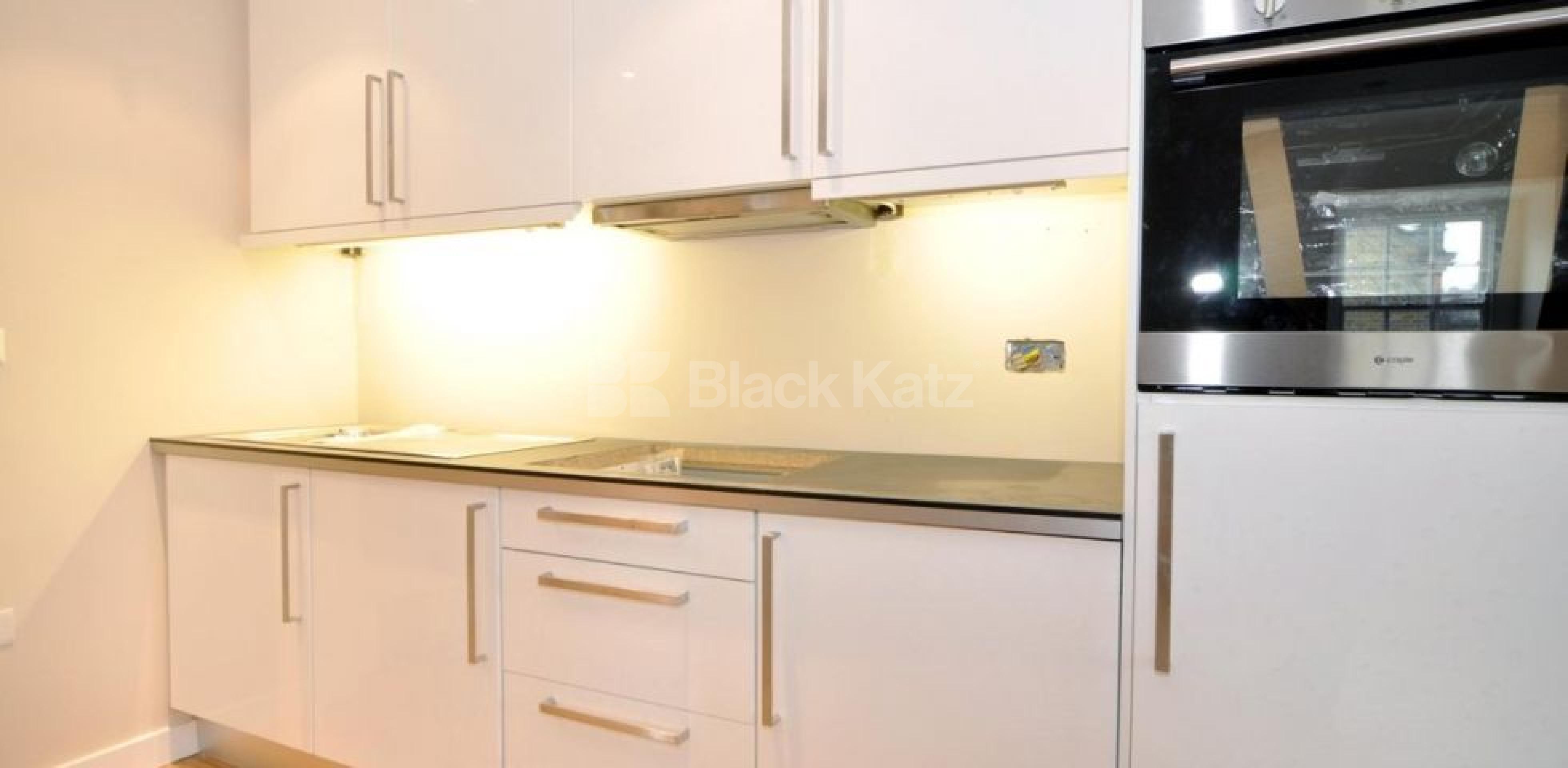 			RENT INCLUDES C/TAX,ELECTRIC AND WATER!, Studio Apartment, 1 bath, 1 reception Flat			 Lisson Grove, MARYLEBONE NW1