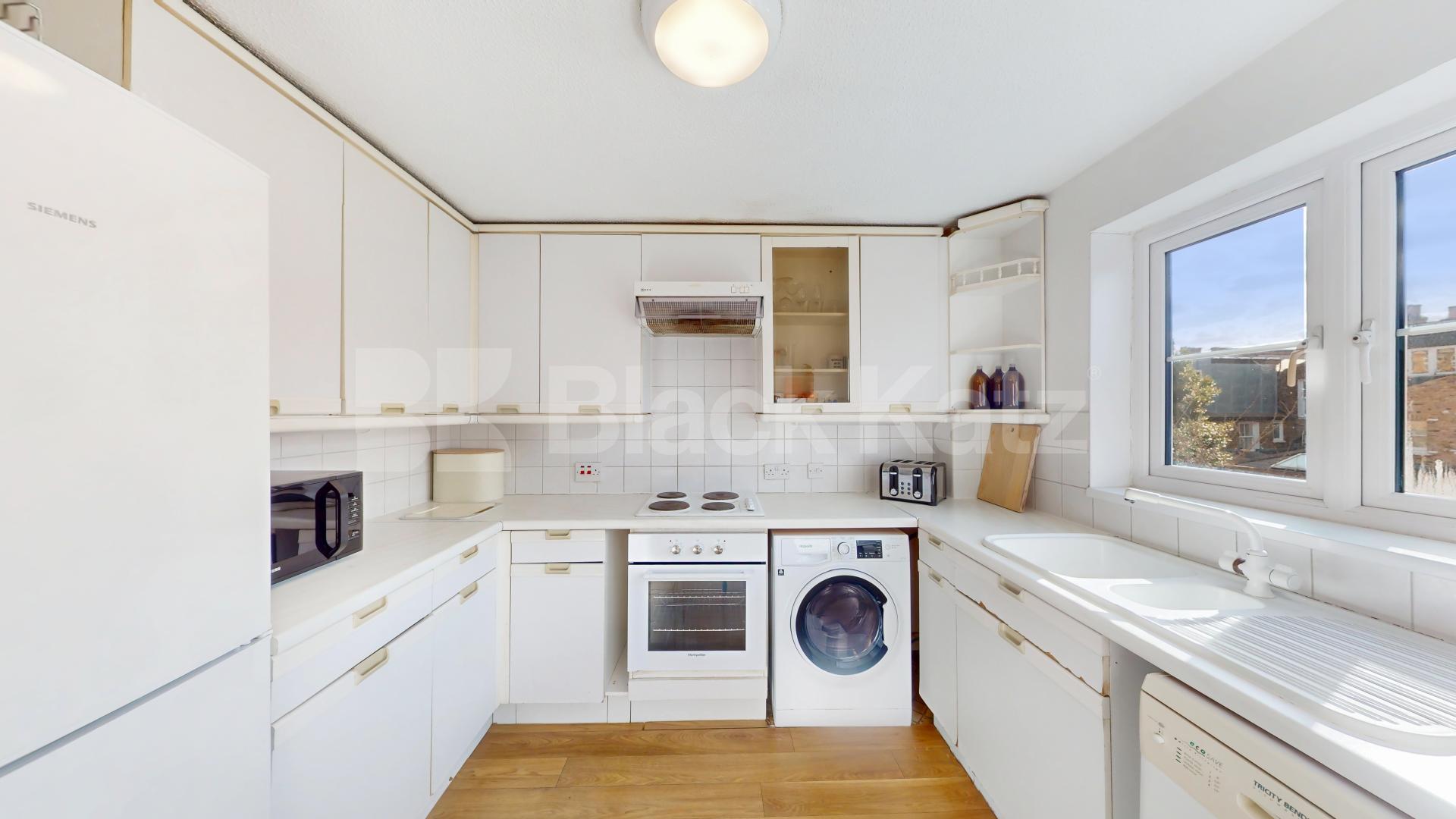 Good size one bed with a modern kitchen and tiled bathroom mins to tube Cornwallis Square, Archway